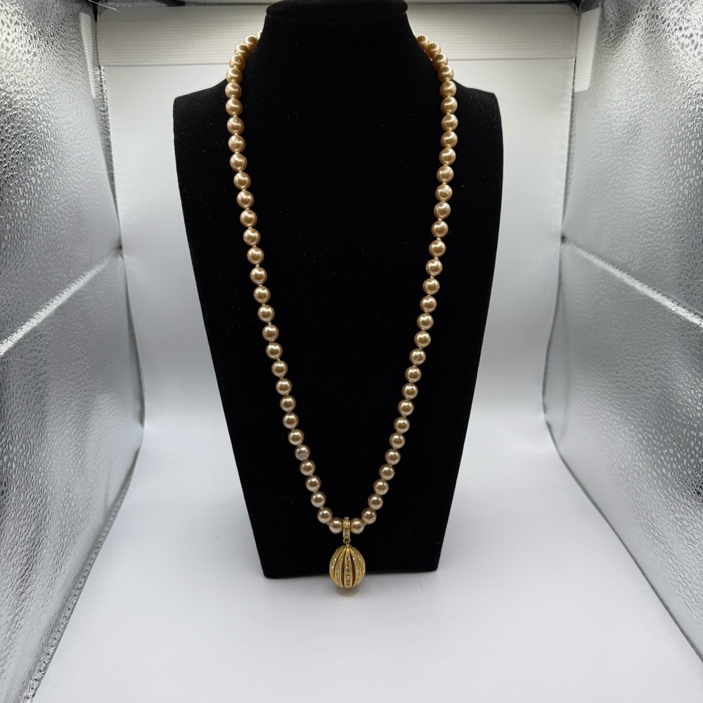 JOAN RIVERS Vintage Gold-Tone Faux Pearl Necklace Rhinestone Egg Pendant 23”
